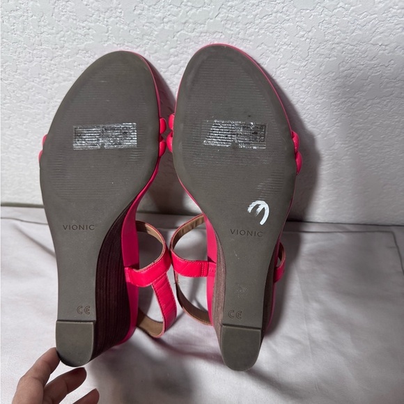 VIONIC Emmy Women's Size 9/EU 41 Coral Pink Orthotic Slingback 3" Wedge Sandals - Picture 7 of 11